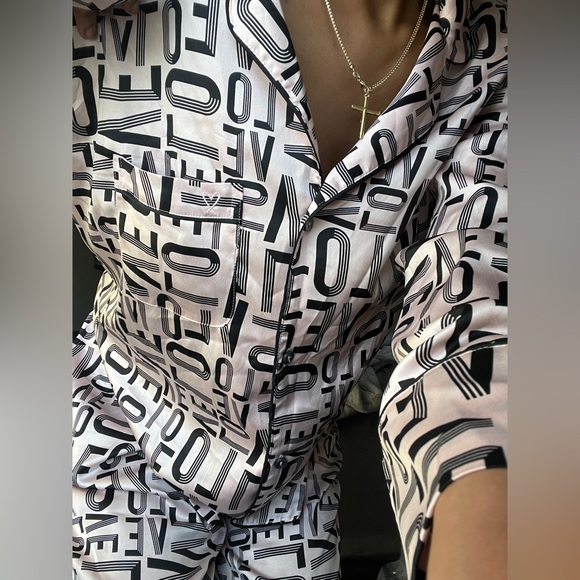 Satin/silk pink & black “Victoria’s Secret long sleeve & pants sleep/pajama set. - Picture 5 of 10